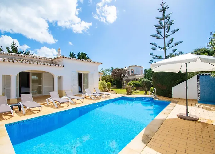 Villa La Pausa - Serene 3-Bedroom Retreat With Heated Pool